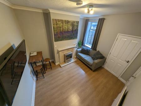 2 bedroom Flat to let in Enderley Street, Newcastle-Under-Lyme, ST5