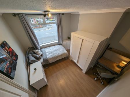 2 bedroom Flat to let in Enderley Street, Newcastle-Under-Lyme, ST5