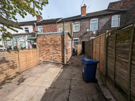 2 bedroom Flat to let in Enderley Street, Newcastle-Under-Lyme, ST5