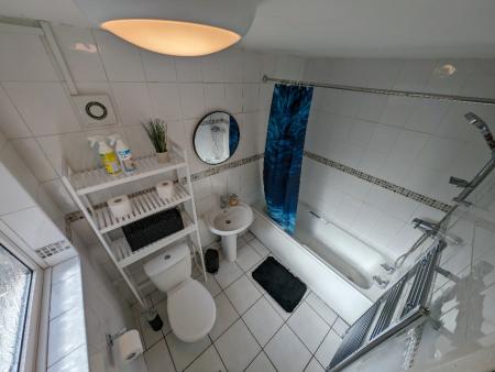 2 bedroom Flat to let in Enderley Street, Newcastle-Under-Lyme, ST5