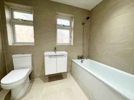 3 bedroom Semi-detached house to let in Bath Road, Silverdale, ST5