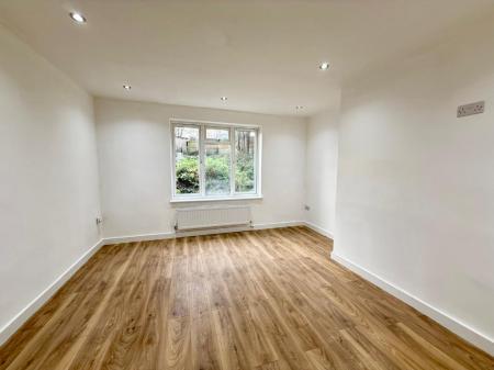 3 bedroom Semi-detached house to let in Bath Road, Silverdale, ST5