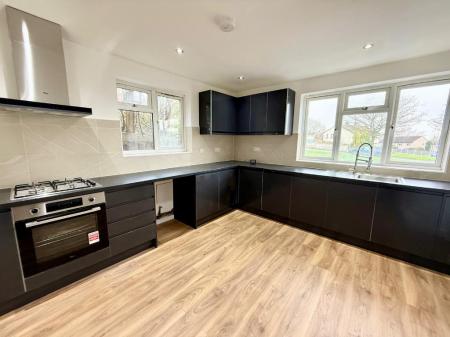 3 bedroom Semi-detached house to let in Bath Road, Silverdale, ST5