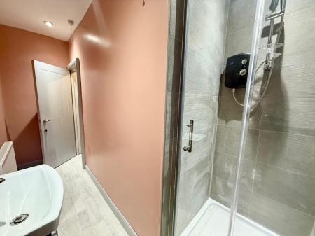 4 bedroom Terraced House to let in Church Street, Silverdale, ST5