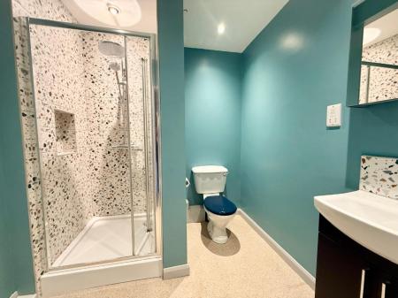 4 bedroom Terraced House to let in Church Street, Silverdale, ST5