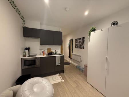 1 bedroom Flat to let in London Road, Newcastle-Under-Lyme, ST5