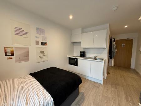 1 bedroom Flat to let in London Road, Newcastle-Under-Lyme, ST5