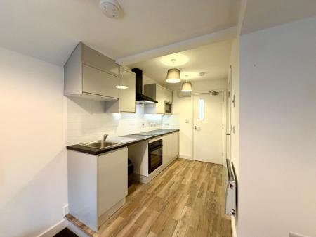 1 bedroom Flat to let in George Street, Newcastle-Under-Lyme, ST5