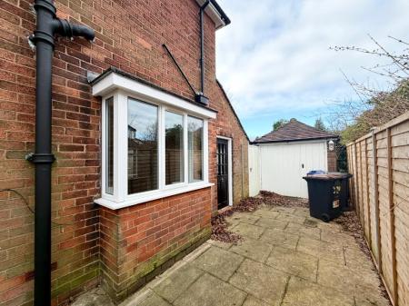 3 bedroom Semi-detached house to let in Chester Crescent, Newcastle-Under-Lyme, ST5