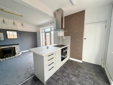 3 bedroom Semi-detached house to let in Chester Crescent, Newcastle-Under-Lyme, ST5