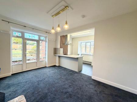 3 bedroom Semi-detached house to let in Chester Crescent, Newcastle-Under-Lyme, ST5