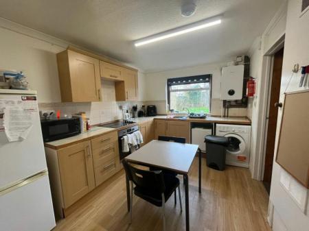 4 bedroom Semi-detached house to let in Beecroft Close, Canterbury, CT2