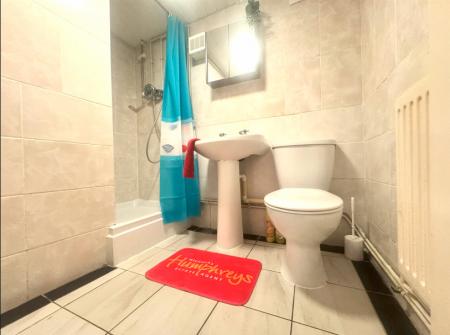 5 bedroom Semi-detached house to let in Downs Road, Canterbury, CT2