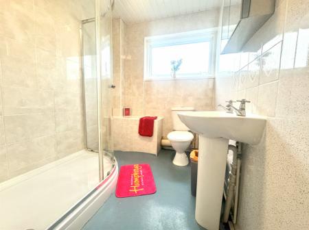 5 bedroom Semi-detached house to let in Downs Road, Canterbury, CT2