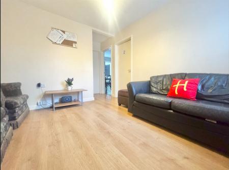 5 bedroom Semi-detached house to let in Downs Road, Canterbury, CT2