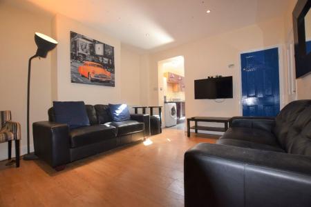 6 bedroom Semi-detached house to let in Guildford Road, Wincheap, CT1