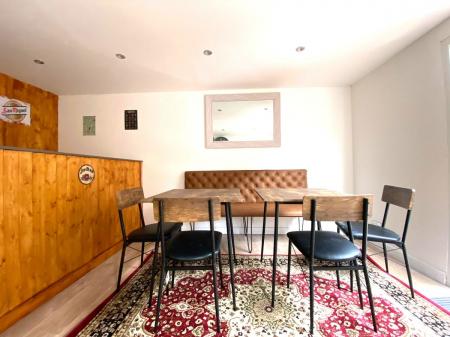 6 bedroom Semi-detached house to let in Guildford Road, Wincheap, CT1