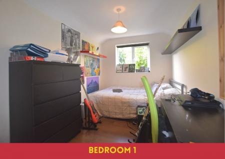 1 bedroom Semi-detached house to let in Lancaster Road, Wincheap, CT1