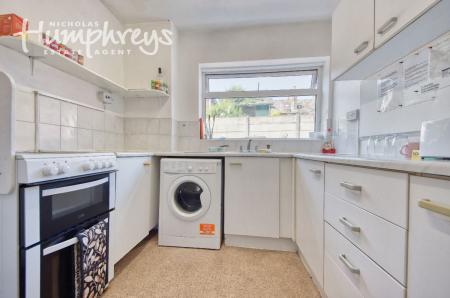 5 bedroom Semi-detached house to let in Mead Way, Canterbury, CT2