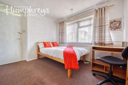 5 bedroom Semi-detached house to let in Mead Way, Canterbury, CT2