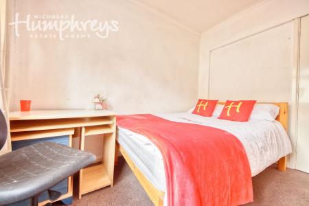 5 bedroom Semi-detached house to let in Mead Way, Canterbury, CT2