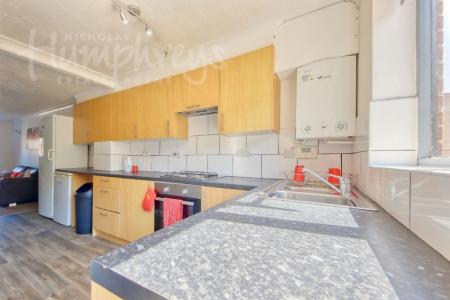 5 bedroom Terraced House to let in Regency Place, Canterbury, CT1