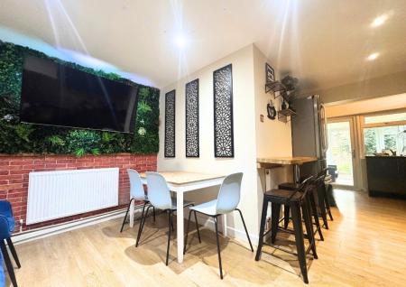 5 bedroom Semi-detached house to let in Rushmead Close, Canterbury, CT2
