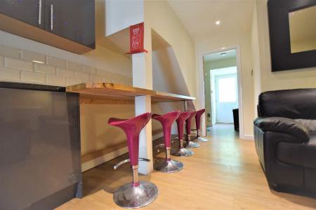 5 bedroom Semi-detached house to let in Rushmead Close, Canterbury, CT2