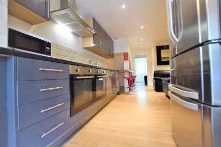 5 bedroom Semi-detached house to let in Rushmead Close, Canterbury, CT2