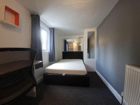4 bedroom Terraced House to let in St. Peter's Place, Canterbury, CT1