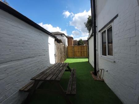 4 bedroom Terraced House to let in St. Peter's Place, Canterbury, CT1