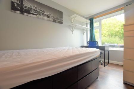 7 bedroom Semi-detached house to let in Tenterden Drive, Canterbury, CT2