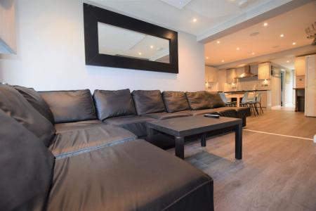 7 bedroom Semi-detached house to let in Tenterden Drive, Canterbury, CT2