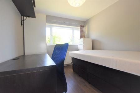 7 bedroom Semi-detached house to let in Tenterden Drive, Canterbury, CT2