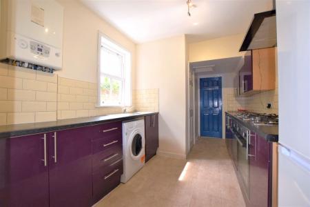 1 bedroom Semi-detached house to let in York Road, Wincheap, CT1