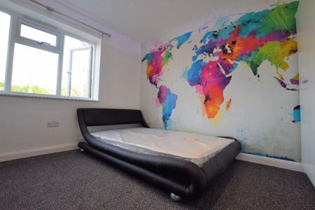 5 bedroom Semi-detached house to let in 14 Montfort Close, UKC