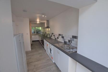 5 bedroom Semi-detached house to let in 14 Montfort Close, UKC