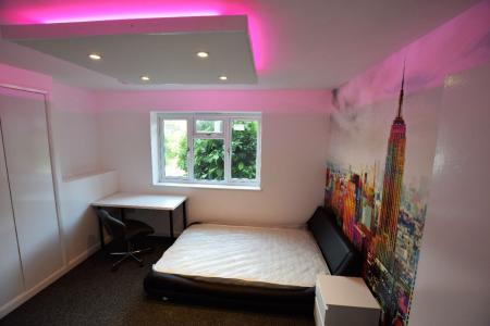 5 bedroom Semi-detached house to let in 14 Montfort Close, UKC