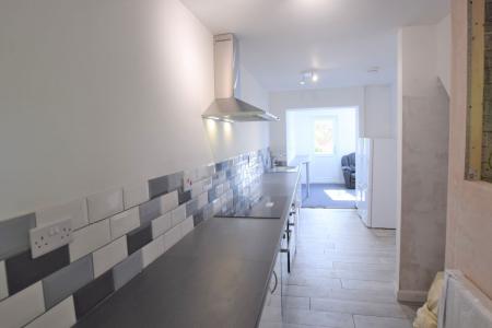 5 bedroom Semi-detached house to let in 14 Montfort Close, UKC