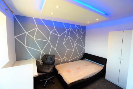 5 bedroom Semi-detached house to let in 14 Montfort Close, UKC