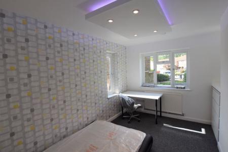 5 bedroom Semi-detached house to let in 14 Montfort Close, UKC