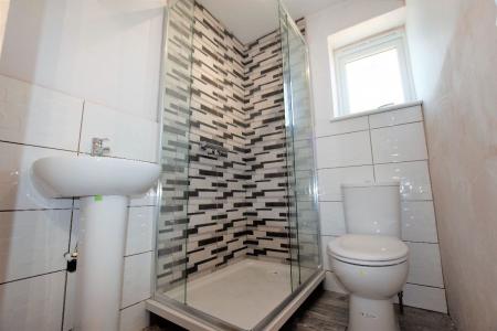 5 bedroom Semi-detached house to let in 14 Montfort Close, UKC