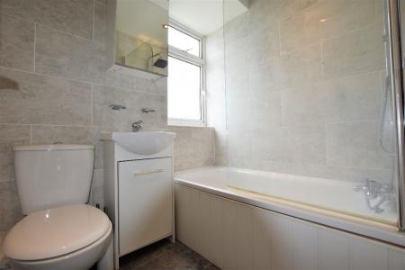 5 bedroom Semi-detached house to let in 5 Bed Student Home - 15 Rhodaus Close