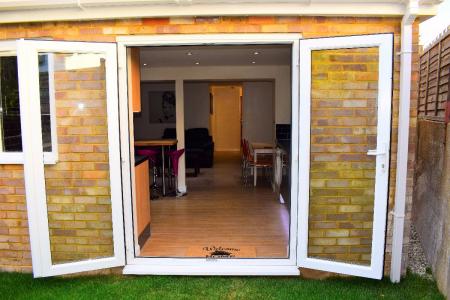 5 bedroom Semi-detached house to let in 5 Bed Student Home - 15 Rhodaus Close