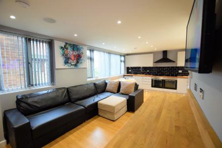 5 bedroom Semi-detached house to let in 5 Bed Student Home - 7 Green Cloth Mews