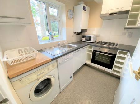 2 bedroom Terraced House to let in 15 Artillery Street (Near City Centre)