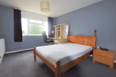 Wemyss Court (Near CCCU)