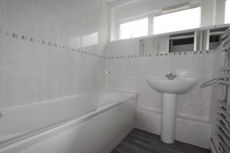 3 bedroom Flat to let in Wemyss Court (Near CCCU)