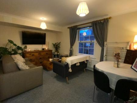 2 bedroom Apartment to let in Station Road West