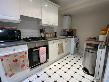 2 bedroom Apartment to let in Station Road West